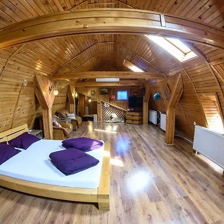 Wooden Attic Apartment Brasov Exterior photo