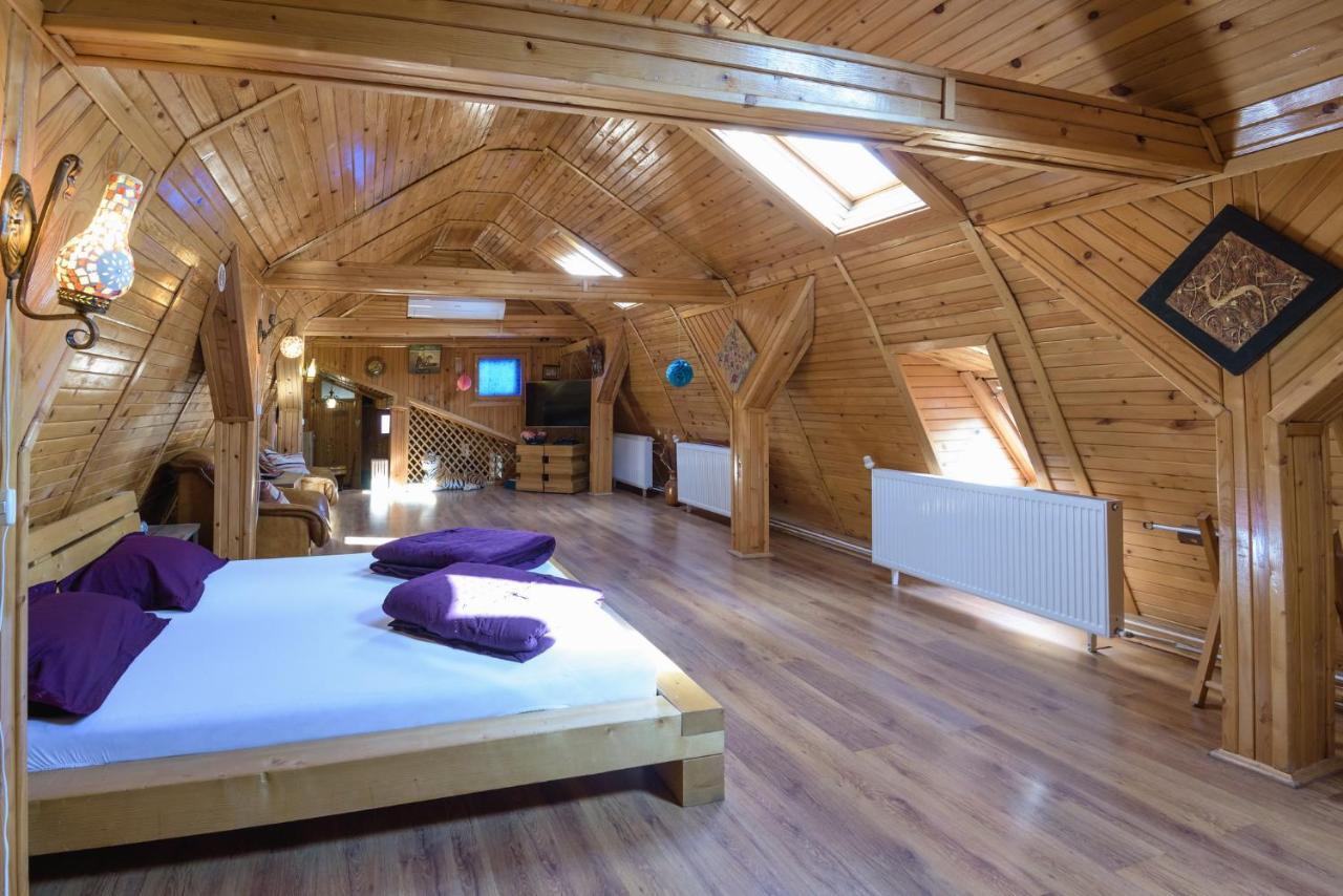 Gazde/Camere de închiriat Wooden Attic Brașov