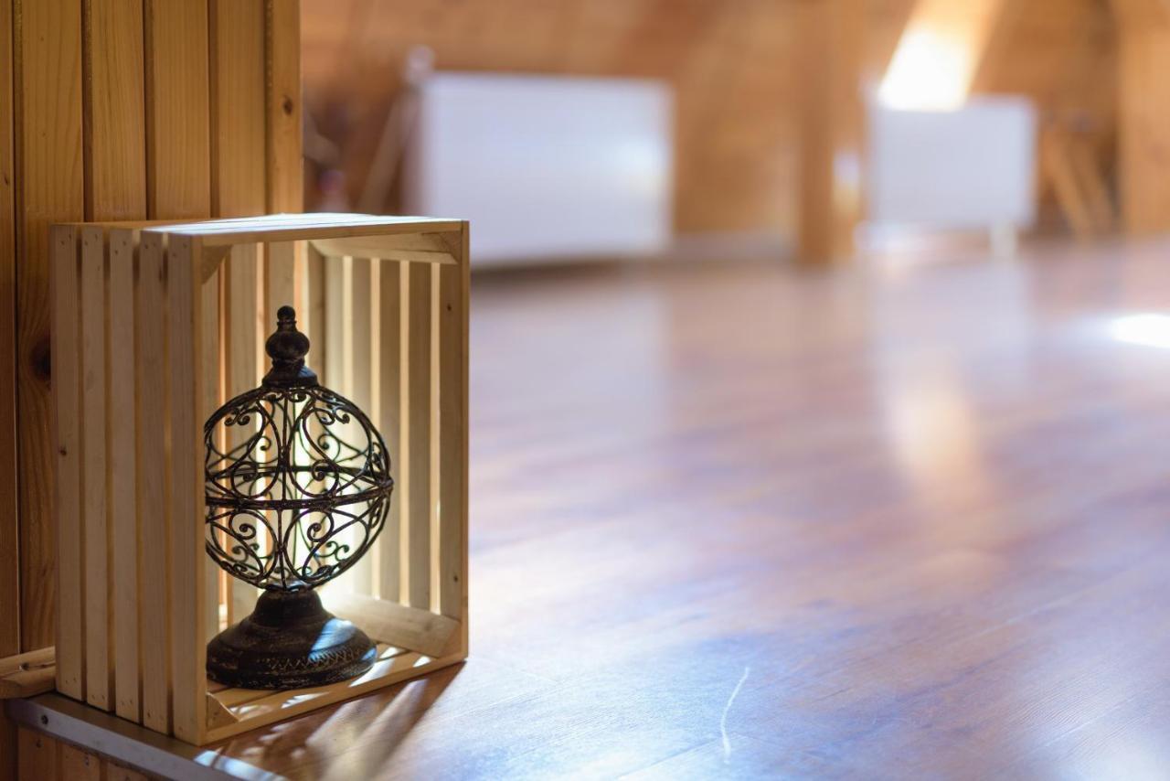 Wooden Attic Gazde/Camere de închiriat *