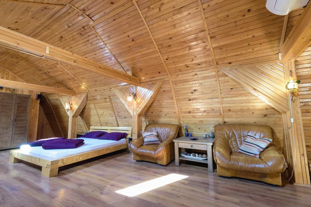 Gazde/Camere de închiriat Wooden Attic Brașov